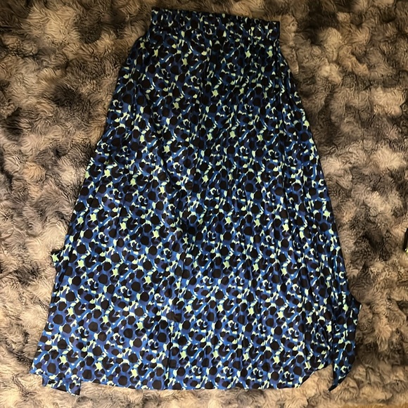 Outfitters| Crop Top & Maxi Skirt Set - Picture 2 of 5